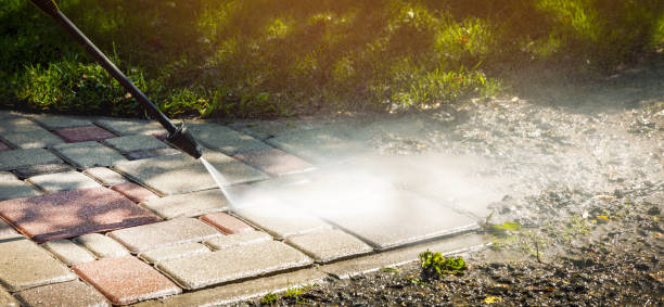 Best Pool Deck Cleaning  in Center Hill, FL